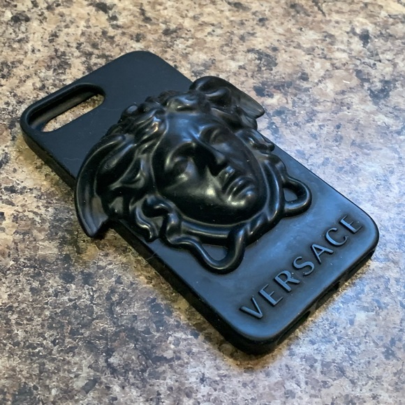 VERSACE 7/8 PLUS PHONE CASE - Picture 3 of 5